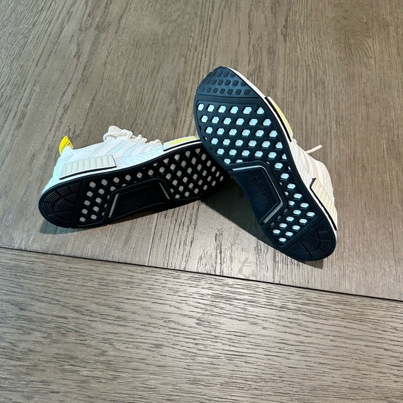 Adidas NMD R1 Cream Size 7.5 Like New - worn once - Picture 8 of 11